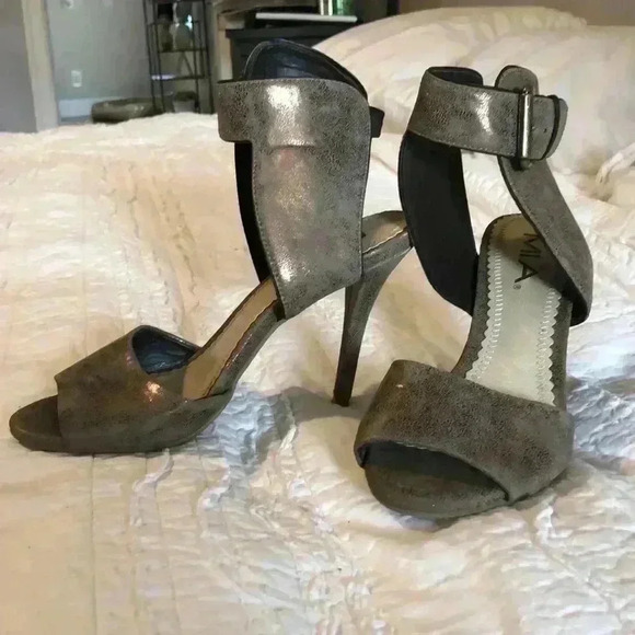 MIA Heels - Picture 1 of 6
